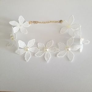 NWOT Elegant Pearl Lace Flower Choker